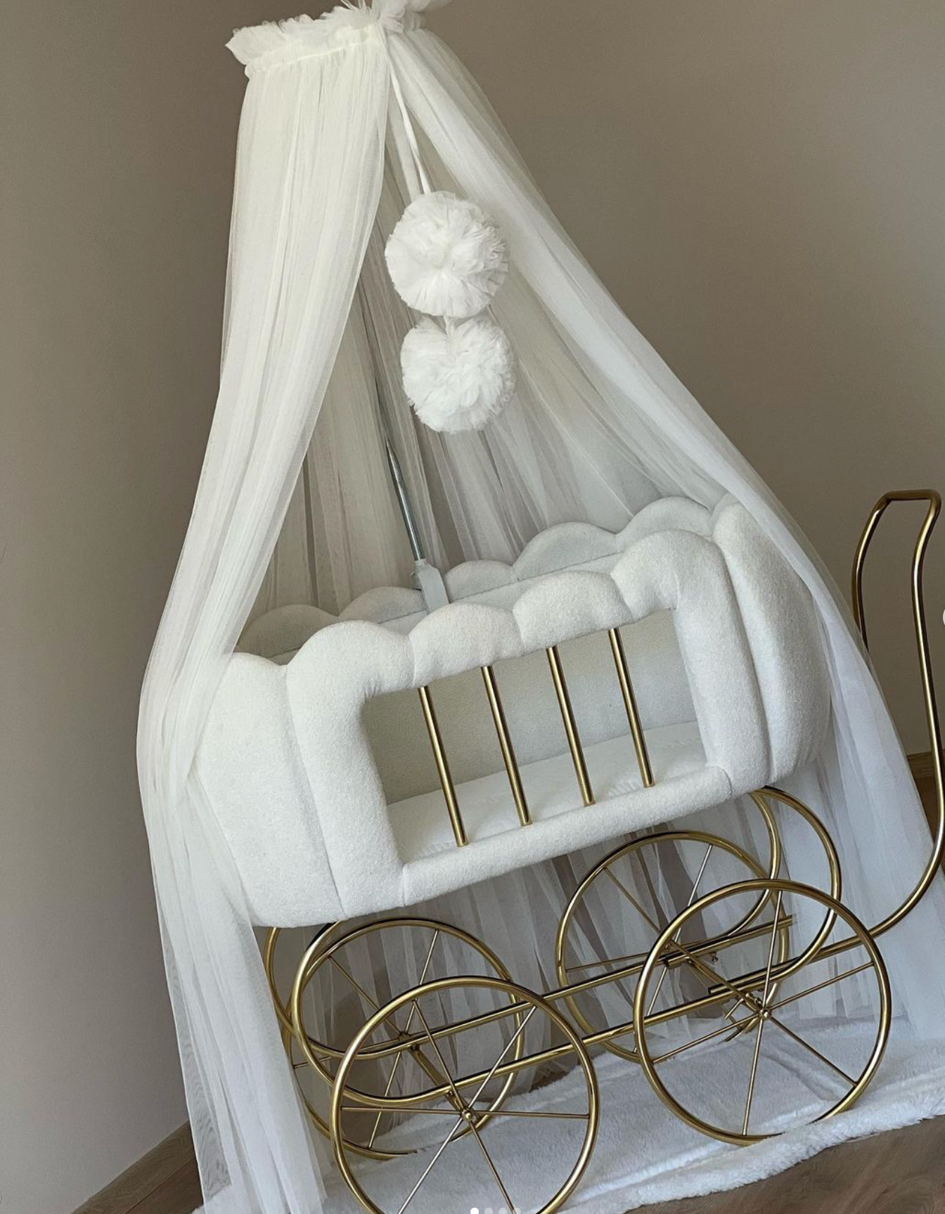 Patut cu roti pentru bebelusi: White