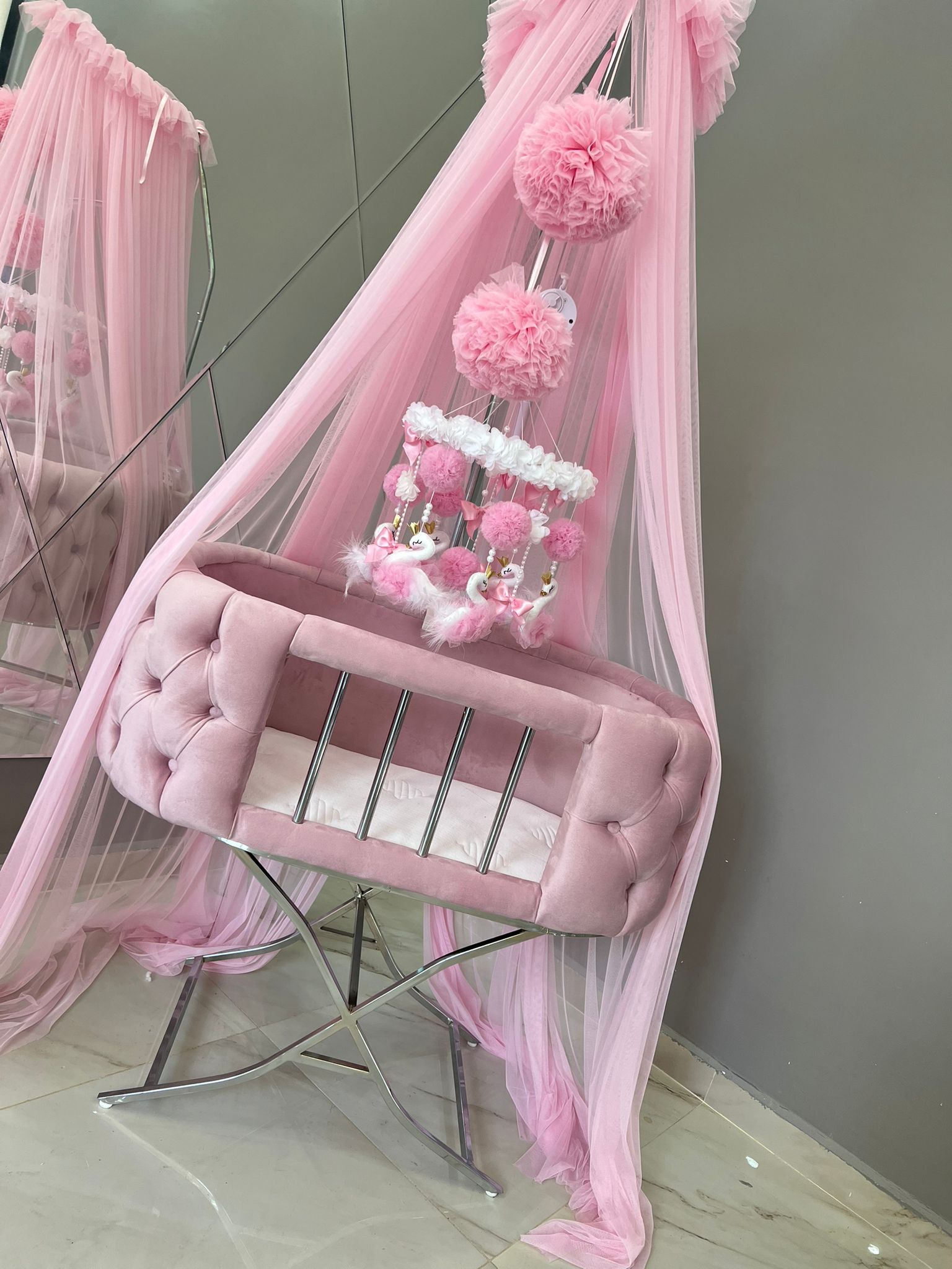 Patut bebelusi cu balansoar: Lotus