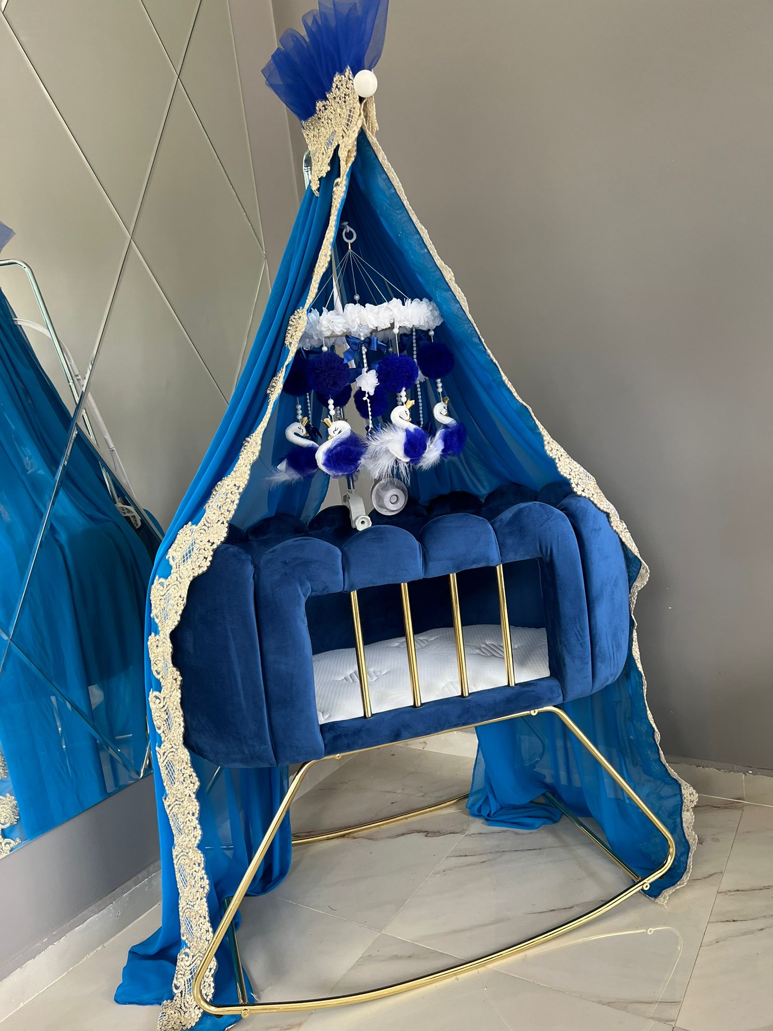 Patut bebelusi cu balansoar: Tulip