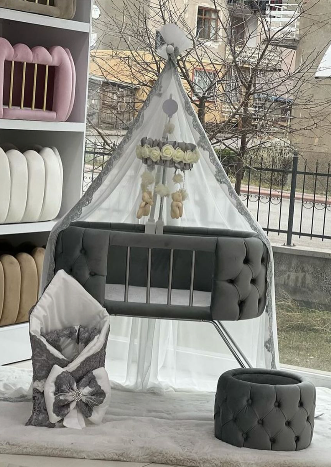 Patut bebelusi cu balansoar: Lotus