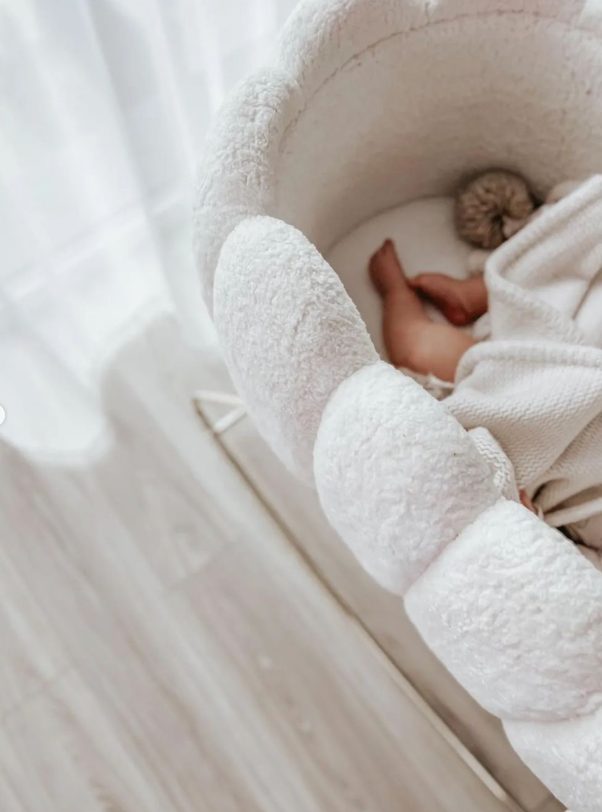 Patut bebelusi cu balansoar: White tulip