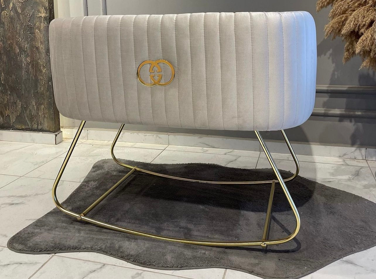 Patut bebelusi cu balansoar: Asel