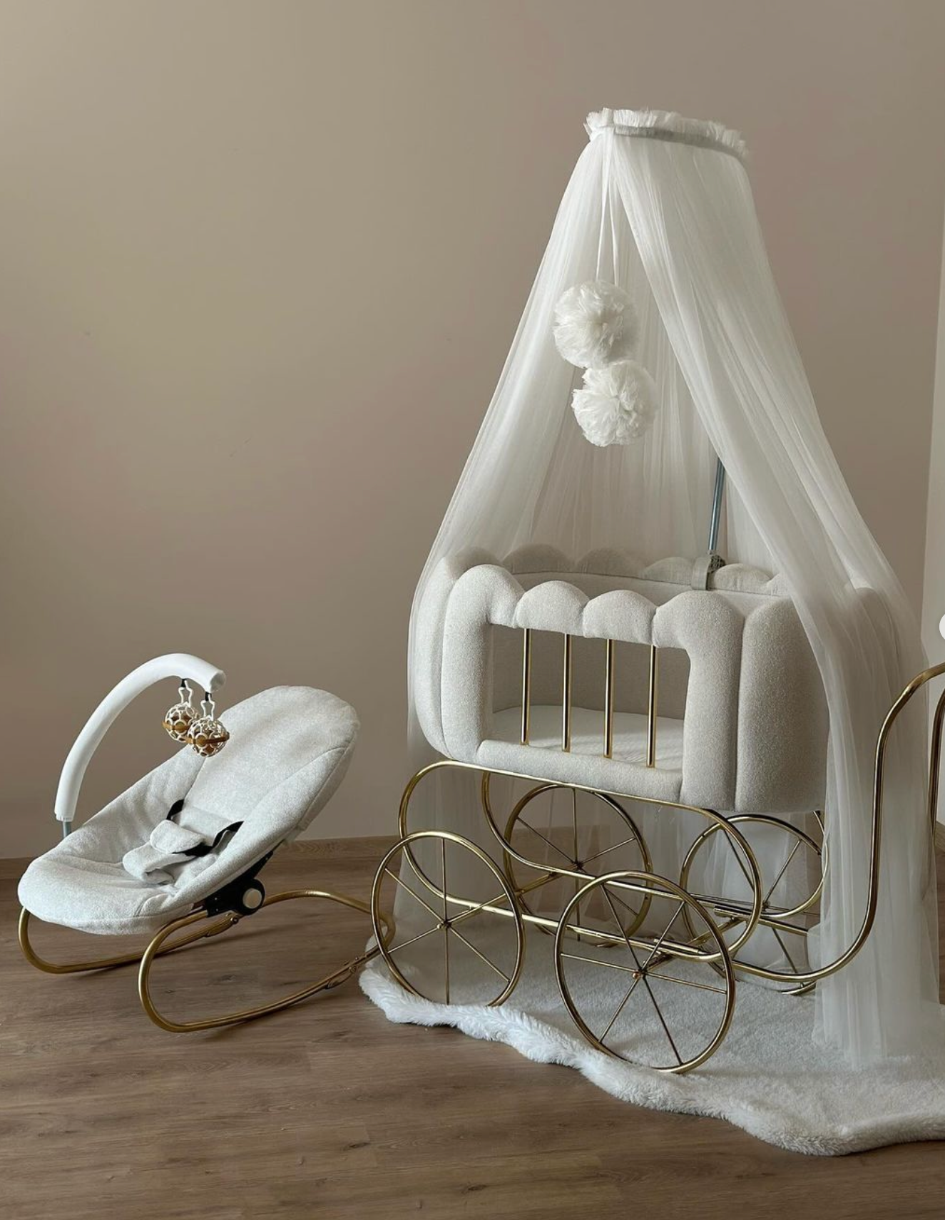 Patut cu roti pentru bebelusi: White