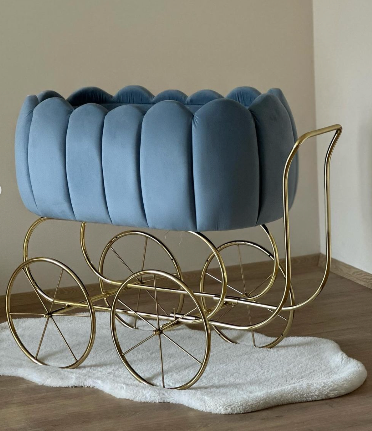 Patut cu roti pentru bebelusi: Tulip