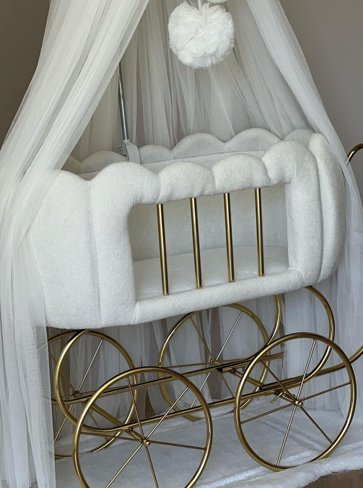 Patut cu roti pentru bebelusi: White