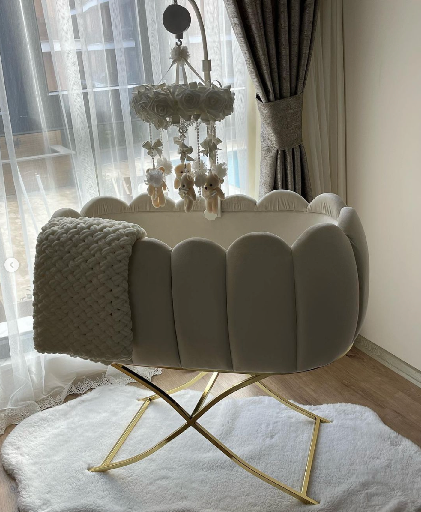 Patut bebelusi cu balansoar: Tulip