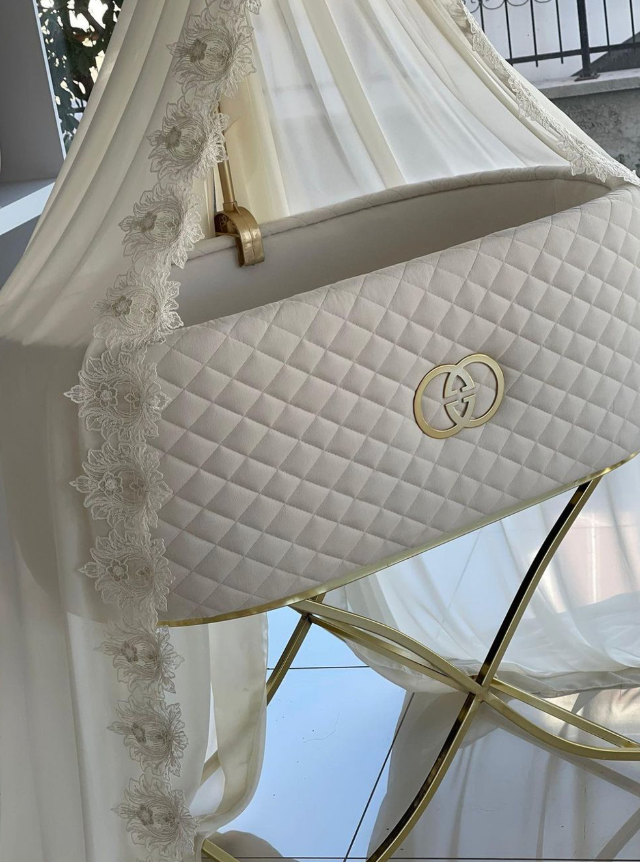 Patut bebelusi cu balansoar: Elegant